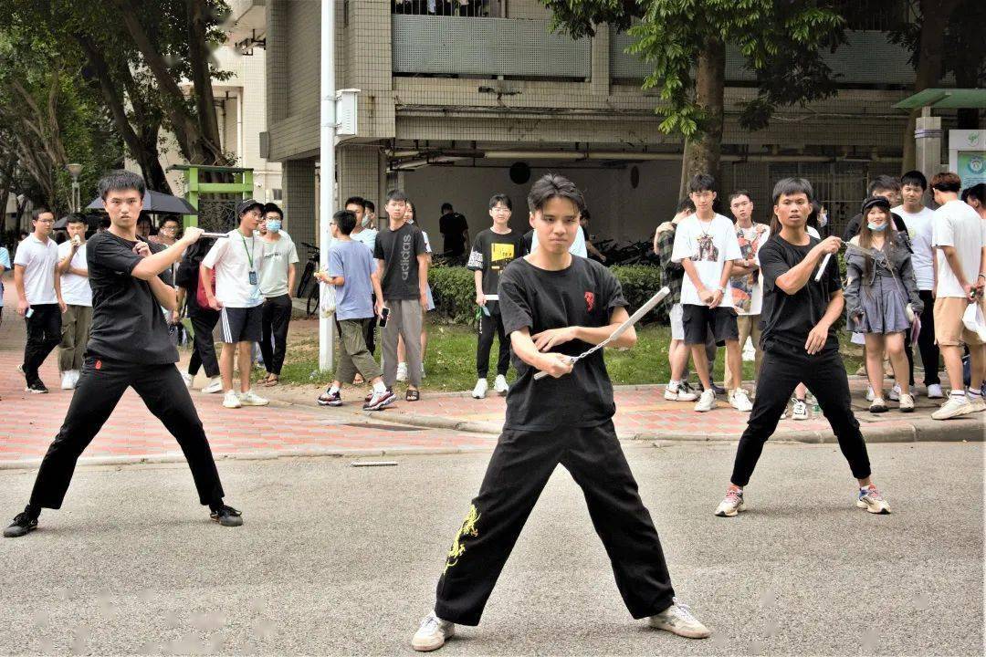 关于亚洲俱乐部赛事精彩纷呈，观众尽兴之余感叹不已的信息