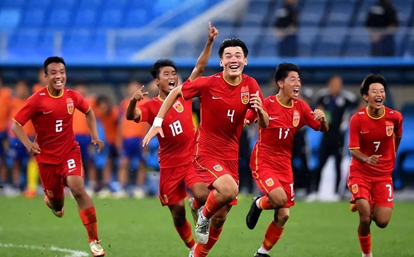 包含国内足球联赛震撼人心，球员实力全面提升的词条